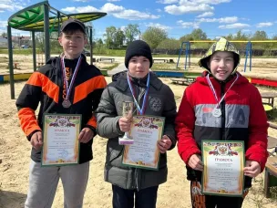 В канун праздника на Устимском пруду прошли традиционные детские соревнования по ловле поплавочной удочкой, посвящённые Дню Победы в Великой Отечественной войне